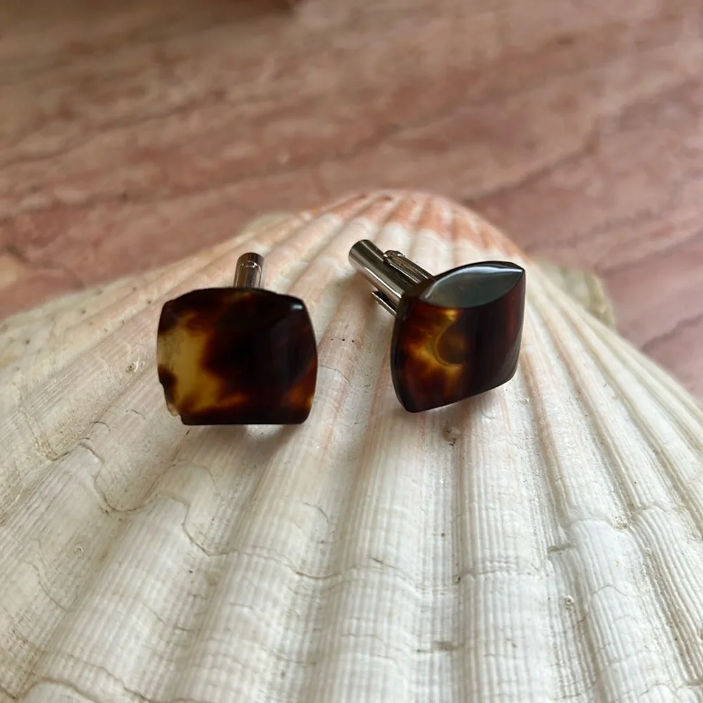 Authentic vintage new shell brown cuff links